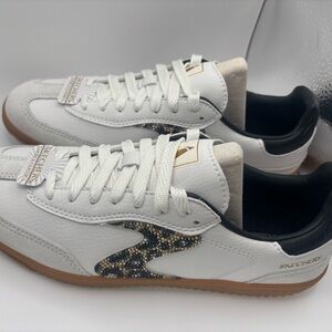 Skechers White Leather Sneakers with Black Collar and Gold-Black Glitter Accent